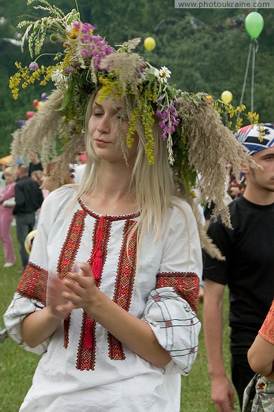 Sheshory. Festival of ethnic music - florist Ivano-Frankivsk Region Ukraine photos