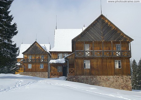 Yablunytsia. Wooden cottages of the complex 