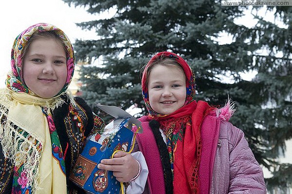 Yaremche. Plump girls Ivano-Frankivsk Region Ukraine photos
