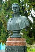 Kolodyazhne. Bronze bust of L. Ukrainka, Volyn Region, Monuments 