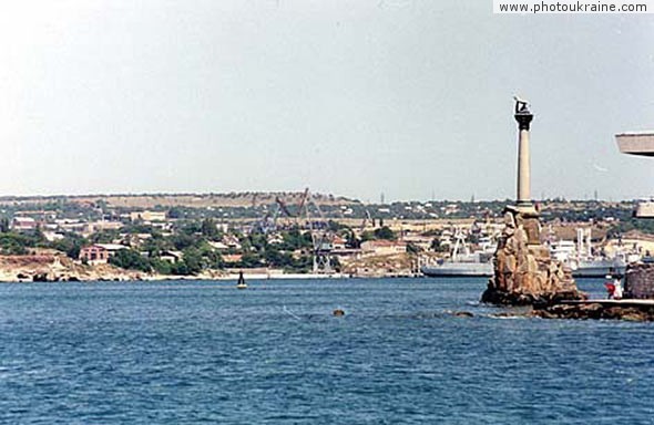  das Denkmal den ersoffenen Schiffen
die Stadt Sewastopol 