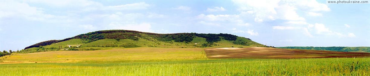 Село Великая Ольшаница. Горы Вороняки Львовская область Фото Украины