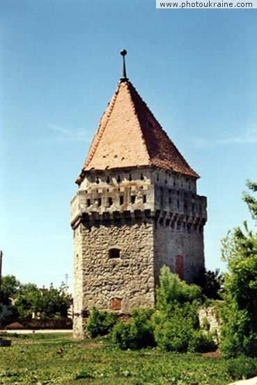  die Siedlung Skalat.  Der festungen Turm
Gebiet Ternopol 