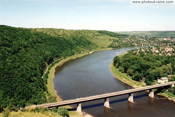  die Stadt Zaleshchiki. Das Tal des Flusses Dnjestr
Gebiet Ternopol 