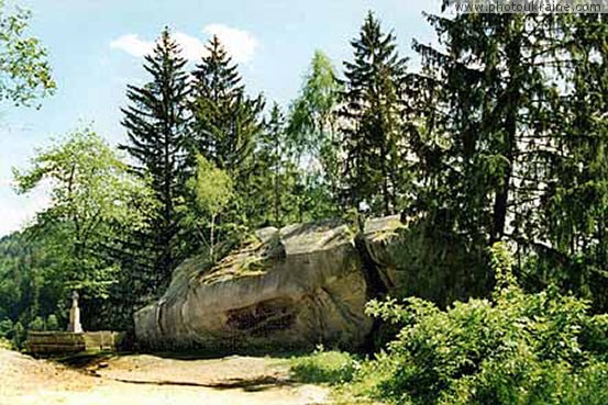  das Dorf Tovarnitsa. Der Felsen der Laubfrosch
Gebiet Tschernowzy 