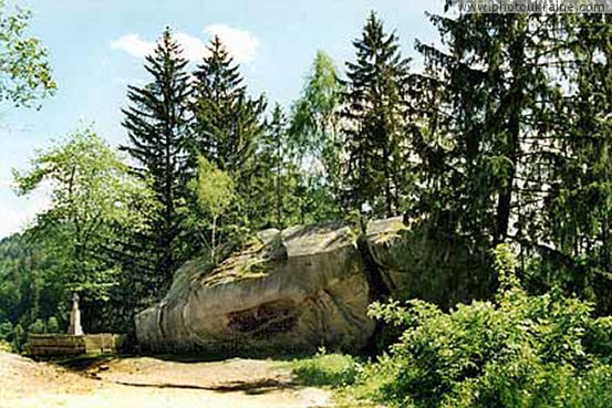  das Dorf Tovarnitsa. Der Felsen der Laubfrosch
Gebiet Tschernowzy 