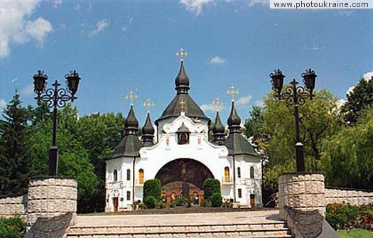  das Dorf Pljasheva. Geogievskaja die Kirche - Mausoleum
Gebiet Rowno 