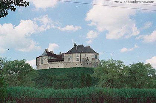  die Siedlung Oles'ko. Das Schloss Danilovichej
Gebiet Lwow 