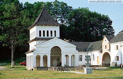  das Dorf Mezhgor'e. Unevsky das Kloster - Festung
Gebiet Lwow 