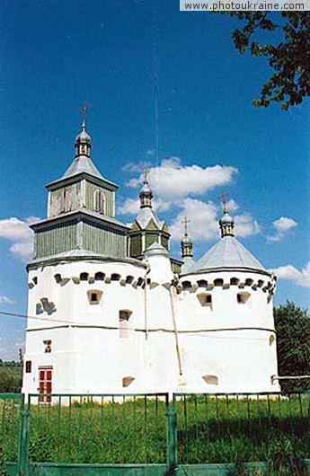  das Dorf Sutkovtsy. Pokrovskaja die Kirche - Festung
Gebiet Chmelnizk 