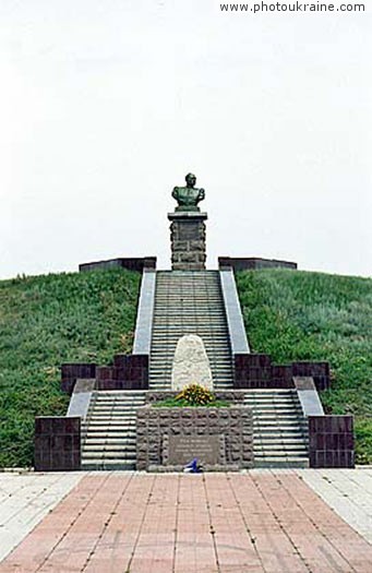  das Dorf Kapulovka. Das Denkmal Iwan Sirko
Gebiet Dnepropetrowsk 
