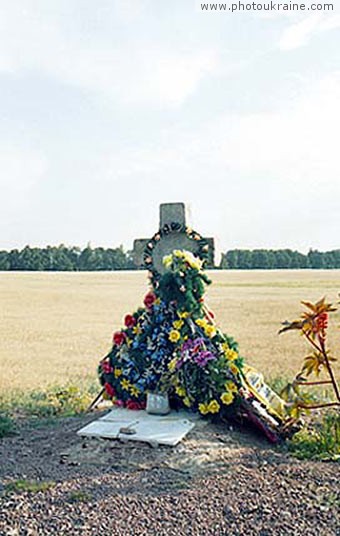  die Stadt Borispol'. Das Denkmal auf der Stelle des Verfalls Vjaches. CHernovola
Gebiet Kiew 