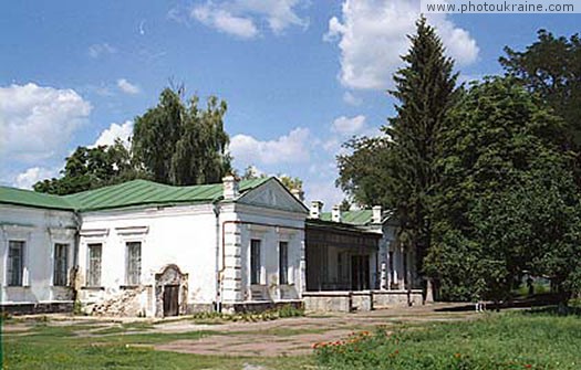 Small town Nyzy. Country estate house Sumy Region Ukraine photos