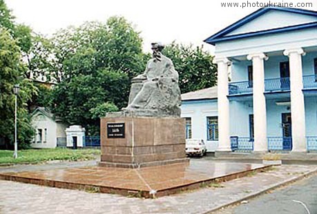  die Stadt Lugansk. Das Denkmal Wladimir Dalju
Gebiet Lugansk 