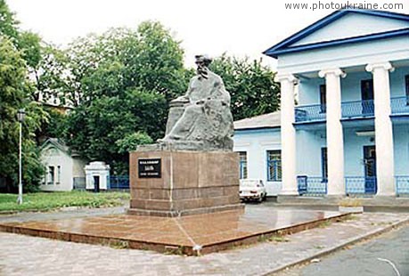  die Stadt Lugansk. Das Denkmal Wladimir Dalju
Gebiet Lugansk 