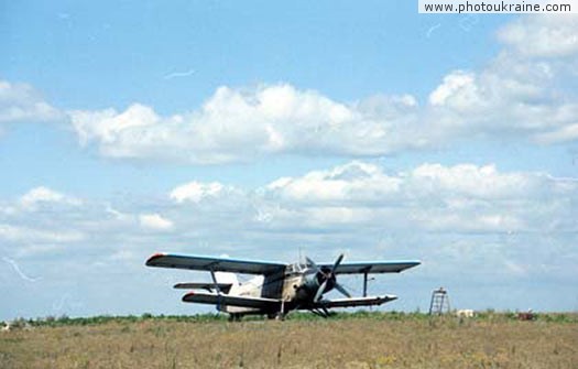  die Siedlung Mangush. Das Flugzeug ??-2
Gebiet Donezk 