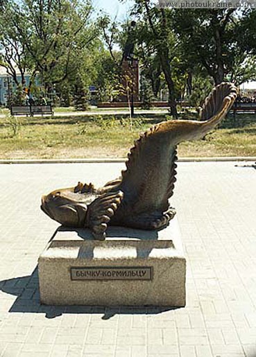  die Stadt Berdyansk. Das Denkmal dem Kaulkopf
Gebiet Saporoshje 