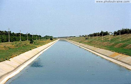 Small town Chaplynka (outskirts). Chaplynka irrigation channel Kherson Region Ukraine photos