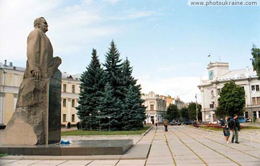  die Stadt Zhitomir. Das Denkmal Sergej Korolevu
Gebiet Shitomir 
