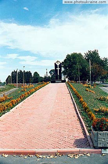  das Dorf Pavlovka. Das Denkmal in die Ehre der Vers?hnung der V?lker
Gebiet Wolynsk 