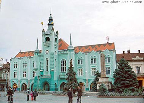  die Stadt Mukachevo. Das Rathaus
Gebiet Sakarpatje 