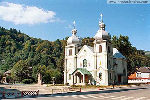  die Stadt Rahov. Die moderne Kirche
Gebiet Sakarpatje 