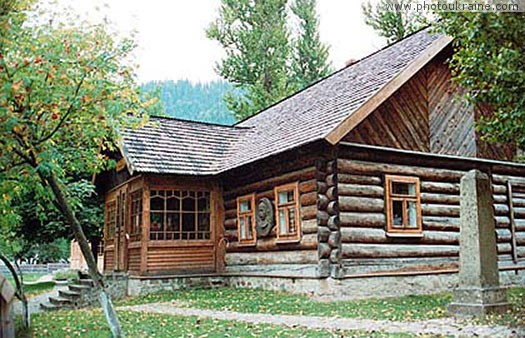  das Dorf Krivorovnja. Das Museum Iwans Franko
Gebiet Iwano-Frankowsk 