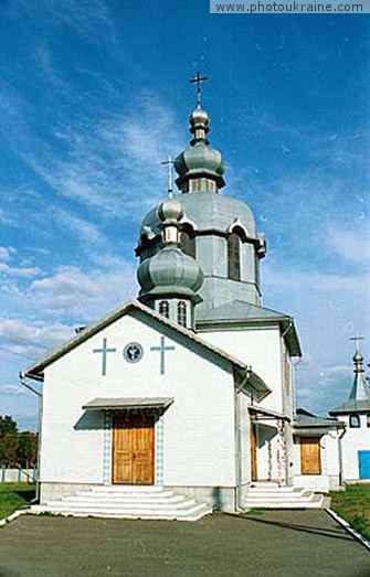  das Dorf CHertoryja. Die moderne Kirche
Gebiet Tschernowzy 