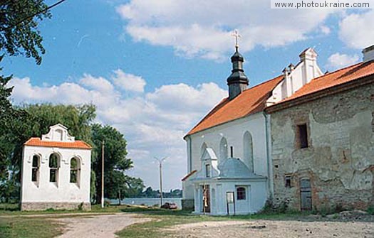  die Stadt Starokonstantinov. Troitskaja die Kirche und der GlokentUrm
Gebiet Chmelnizk 