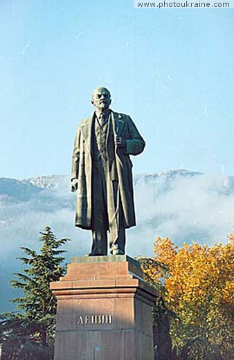  die Stadt Jalta
die autonome Republik die Krim 
