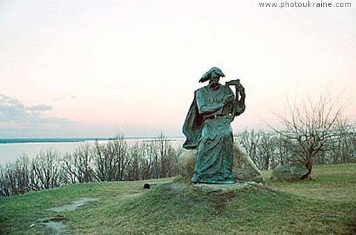  das Dorf Balyko-SHCHuchinka. Das Denkmal der Ziehharmonika
Gebiet Kiew 