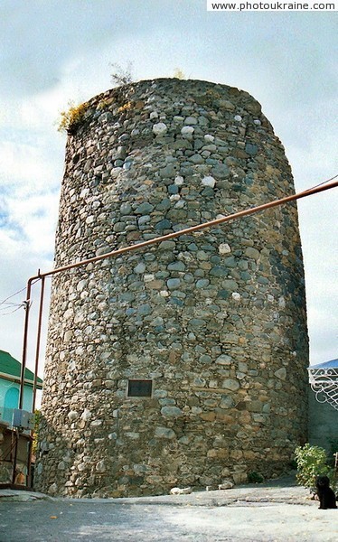 Алушта. Круглая башня (Ашага-Куле) крепости Алустон Автономная Республика Крым Фото Украины