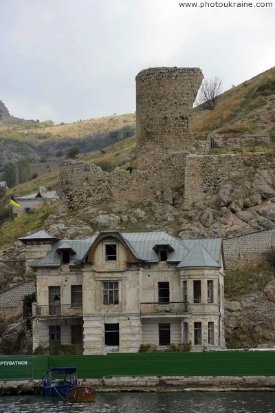 Балаклава. Нижняя башня крепости Чембало Севастополь город Фото Украины