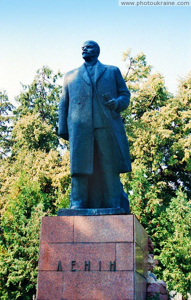 Shipinki. Monument to V. Lenin Vinnytsia Region Ukraine photos