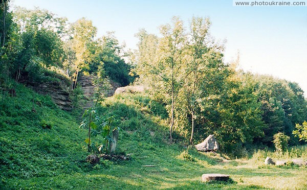Буша. Схил, в якому налаштований печерний храм Вінницька область Фото України