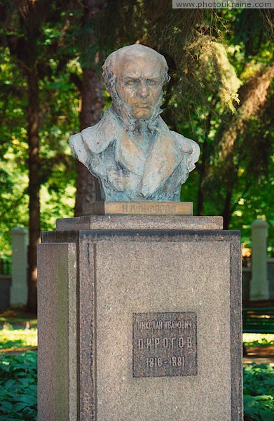 Vinnytsia. Bust N. Pirogov near house of surgeon Vinnytsia Region Ukraine photos