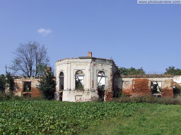 Андрушевка. Руины паркового фасада дворца Тышкевичей Винницкая область Фото Украины
