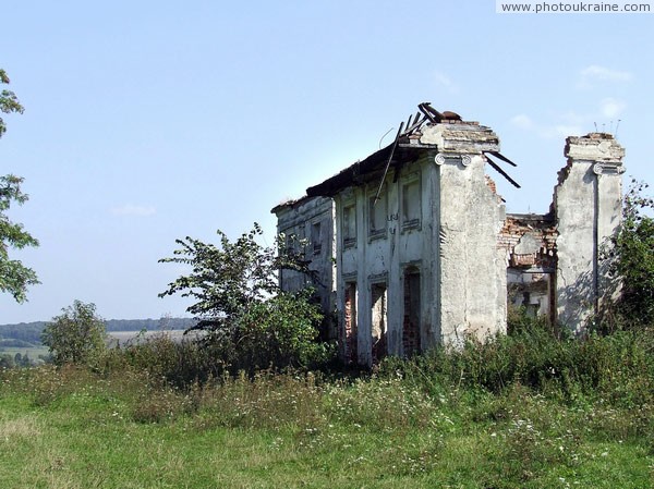 Андрушевка. Руины бокового дворцового флигеля Винницкая область Фото Украины