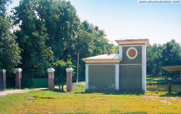 Antopil. Entry gate estates Chetvertinskih Vinnytsia Region Ukraine photos