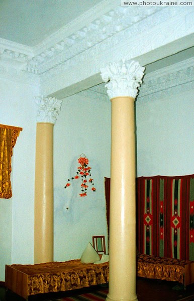 Антополь. Остатки дворцового декора имения Винницкая область Фото Украины