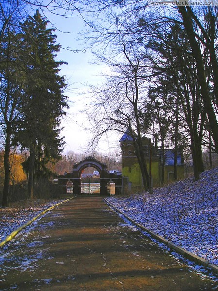 Verhivka. Alley to palace Sobanskih Vinnytsia Region Ukraine photos