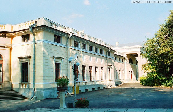 Немиров. Парковый фасад дворца Винницкая область Фото Украины
