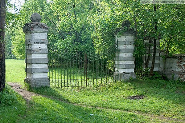 Спичинцы. Ворота имения Тышкевичей Винницкая область Фото Украины