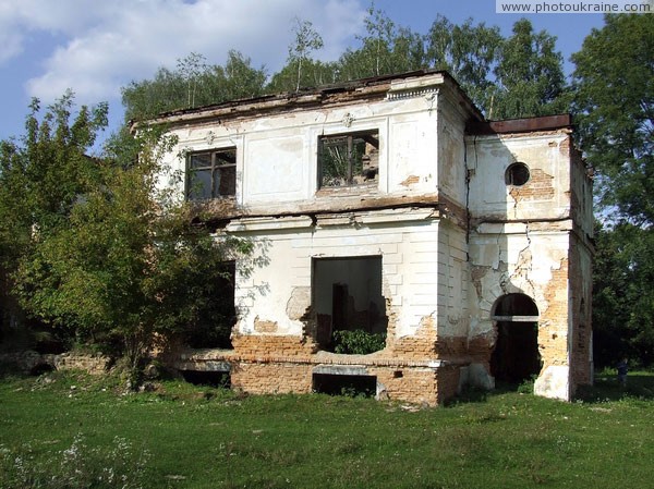 Snizhna. Ruins of manor house Sariush-Zaleski Vinnytsia Region Ukraine photos