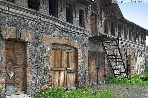 Dashiv. Two-building estate stables Vinnytsia Region Ukraine photos