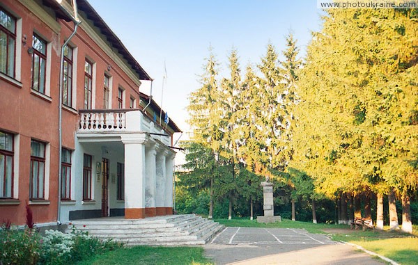 Gontivka. Village school Vinnytsia Region Ukraine photos