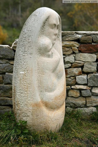 Busha. Sculpture of Our Lady with child Vinnytsia Region Ukraine photos