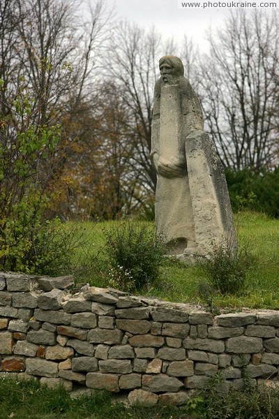Busha. Sculpture of piety minister Vinnytsia Region Ukraine photos