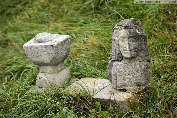 Busha. Sculptural bust of virgin and bowls Vinnytsia Region Ukraine photos
