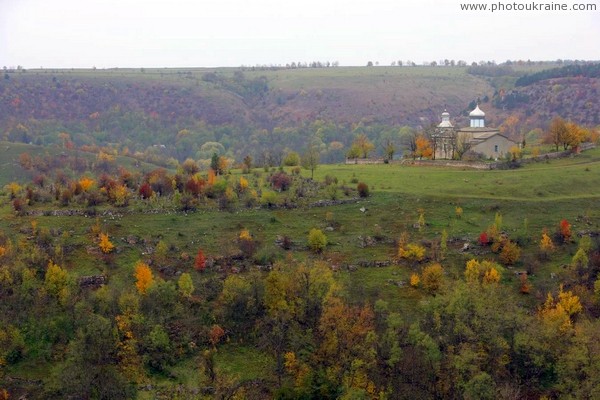 Stina. Village church and cemetery Vinnytsia Region Ukraine photos